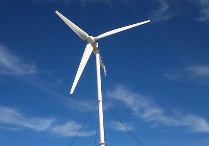 小型風(fēng)力發(fā)電機(jī)是如何利用自然資源的？