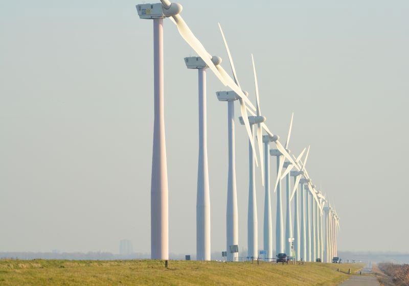 為什么風(fēng)力發(fā)電機(jī)都隔得很遠(yuǎn)？